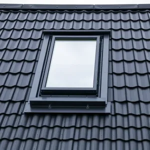 Montaż okna dachowego VELUX w blachodachówce