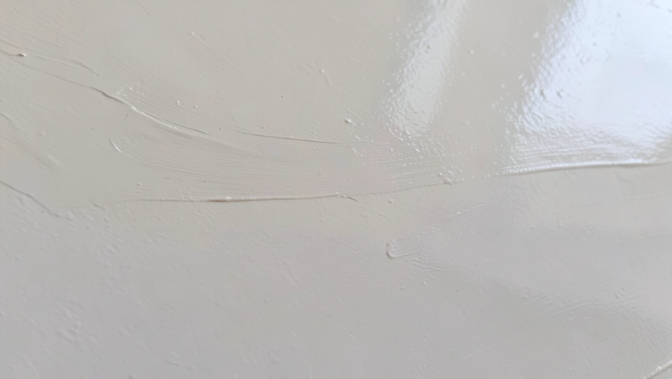 Czy zdejmować farbę olejną przed gładzią