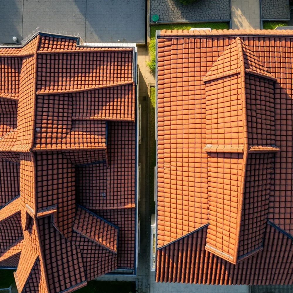 Dach wielospadowy a czterospadowy