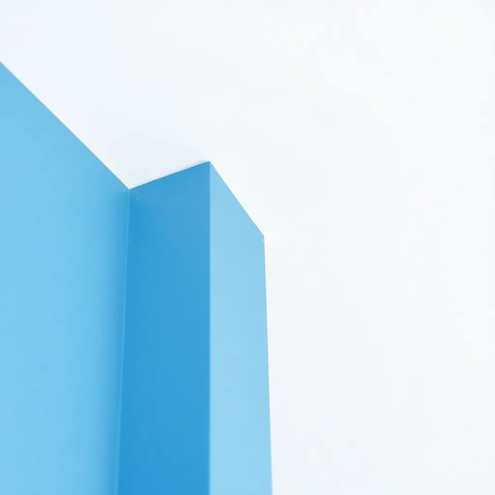 Jak malować ściany przy suficie