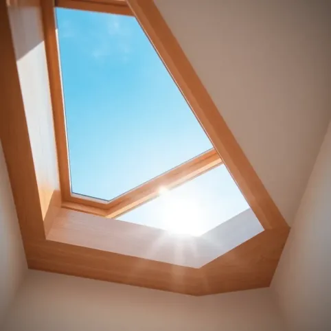 Drewniane okno dachowe do łazienki