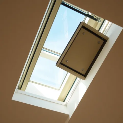Jak umyć okno dachowe z zewnątrz