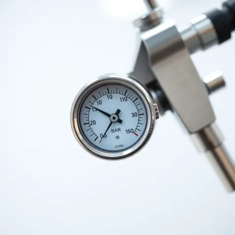 Jakim ciśnieniem malować bazę