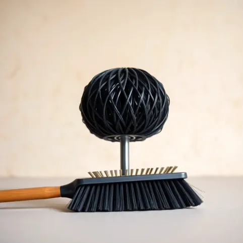 Kula i szczotka do czyszczenia komina