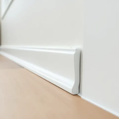 Malowanie akrylu przy listwach