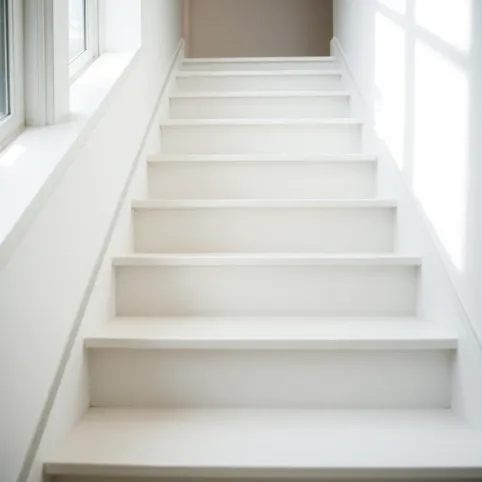 Malowanie schodów drewnianych na biało