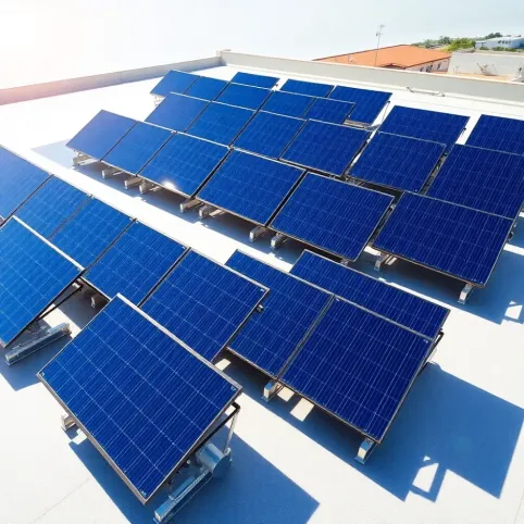 Montaż kolektorów słonecznych na dachu płaskim