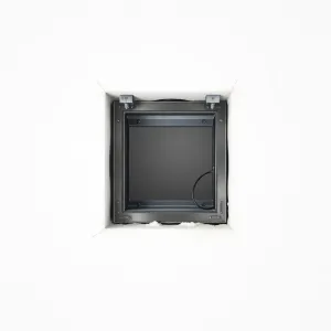 Montaż kominka wentylacyjnego w ścianie