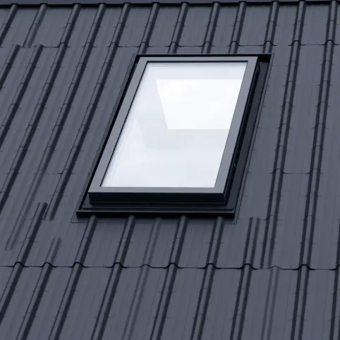 Montaż okna dachowego bez zdejmowania blachy
