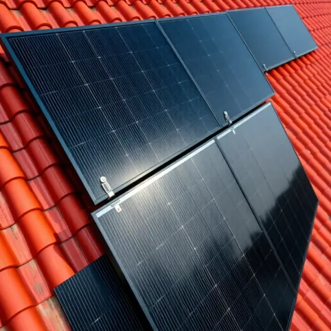 Montaż paneli na dachu skośnym