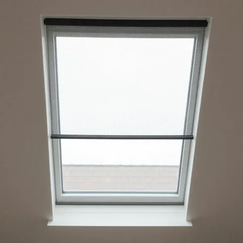 Moskitiera na okno dachowe