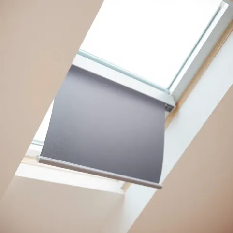Roleta z moskitiera na okno dachowe